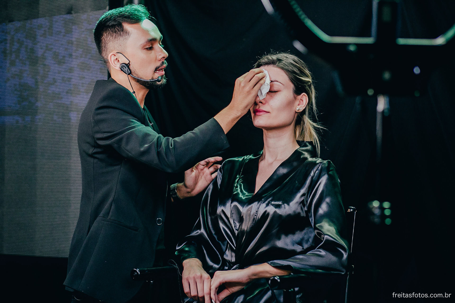 Foto THE BEAUTY OF MAKEUP Foto THE BEAUTY OF MAKEUP - Imagem 96